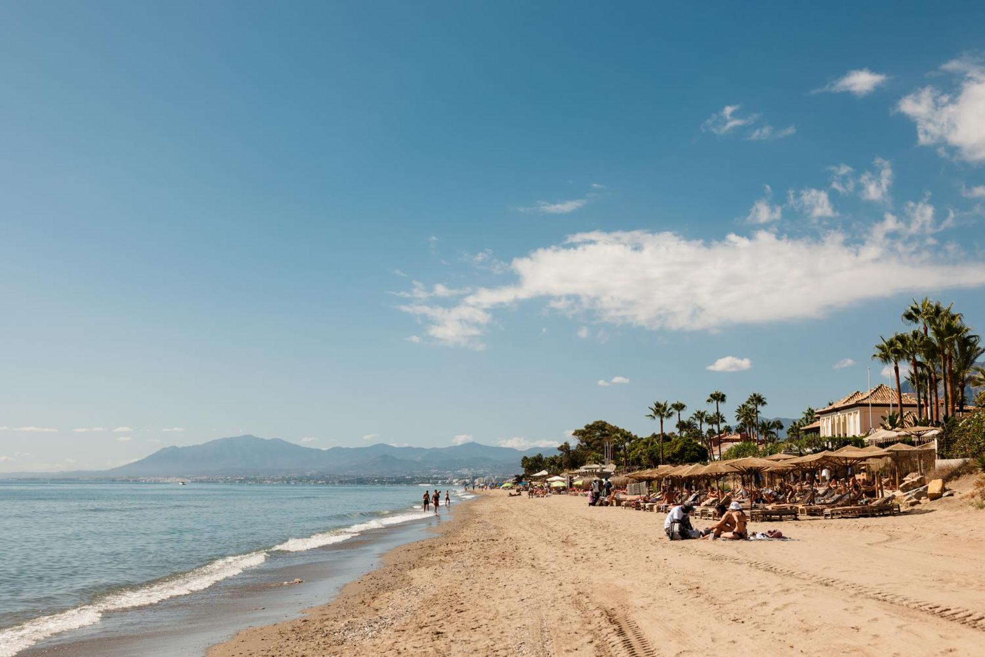 Beautiful Townhouse Walking Distance To The In Costabella, * Marbella