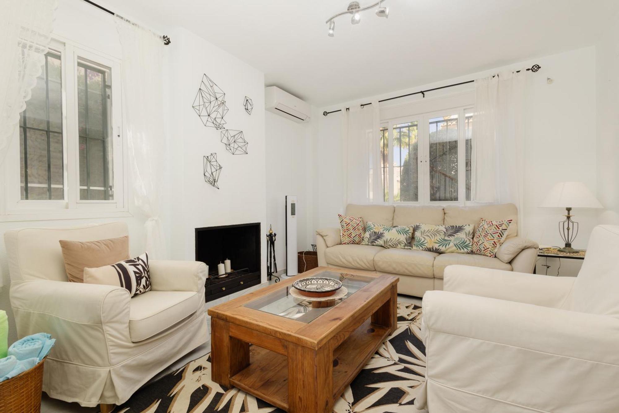 Beautiful Townhouse Walking Distance To The In Costabella, Ferienhaus