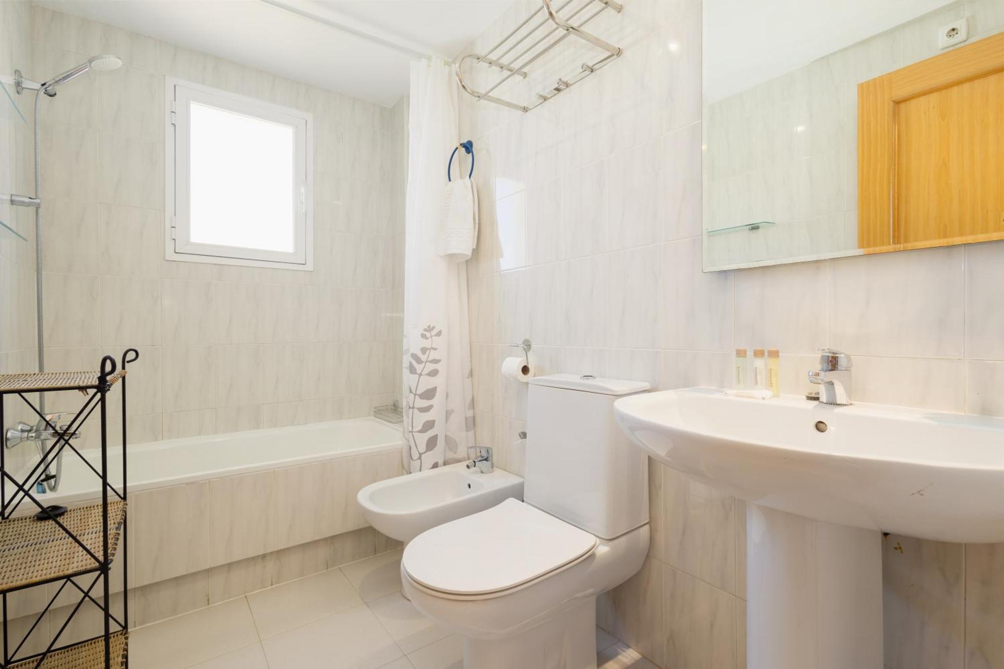 Beautiful Townhouse Walking Distance To The In Costabella, Ferienhaus
