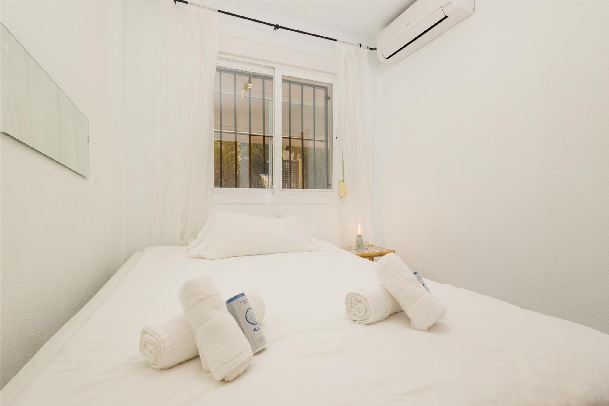 Beautiful Townhouse Walking Distance To The In Costabella, Ferienhaus